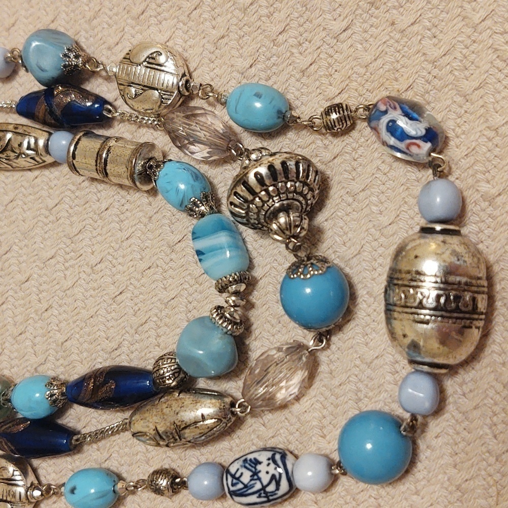 Avon Vintage Beaded Three Strand Necklace - Picture 5 of 6